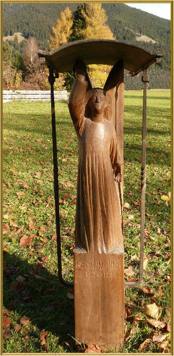 Tomb with a guardian angel