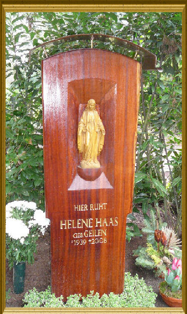 Tomb of tropical wood with Immaculate